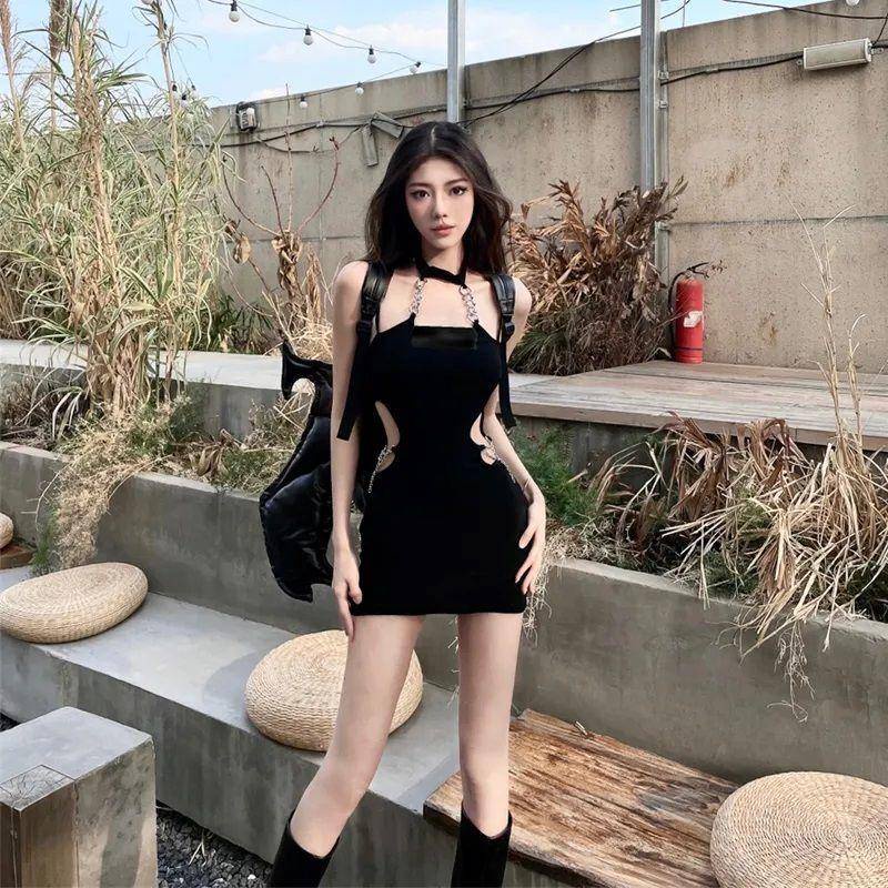 Đầm Ôm Hông Không Tay Khoét Lỗ Màu Đen Thời Trang Mùa Hè Cao Cấp Dành Cho Bạn Nữ