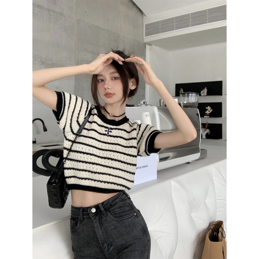 Áo Thun Lửng Tay Ngắn Họa Tiết Sọc Trắng Đen Phong Cách Hàn Quốc Cho Nữ