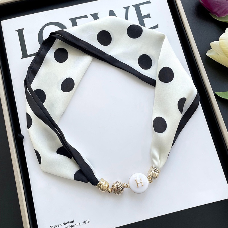 Khăn Choàng Cổ Mỏng Có Khóa Nam Châm Đính Ngọc Trai Thời Trang