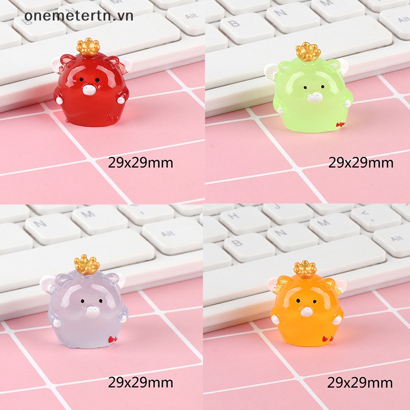 Đồ Chơi Chú Heo Đội Vương Miện Mini Bằng Resin Màu Dạ Quang Dễ Thương Trang Trí Bảng Điều Khiển Xe Hơi / Nhà Cửa / Sân Vườn