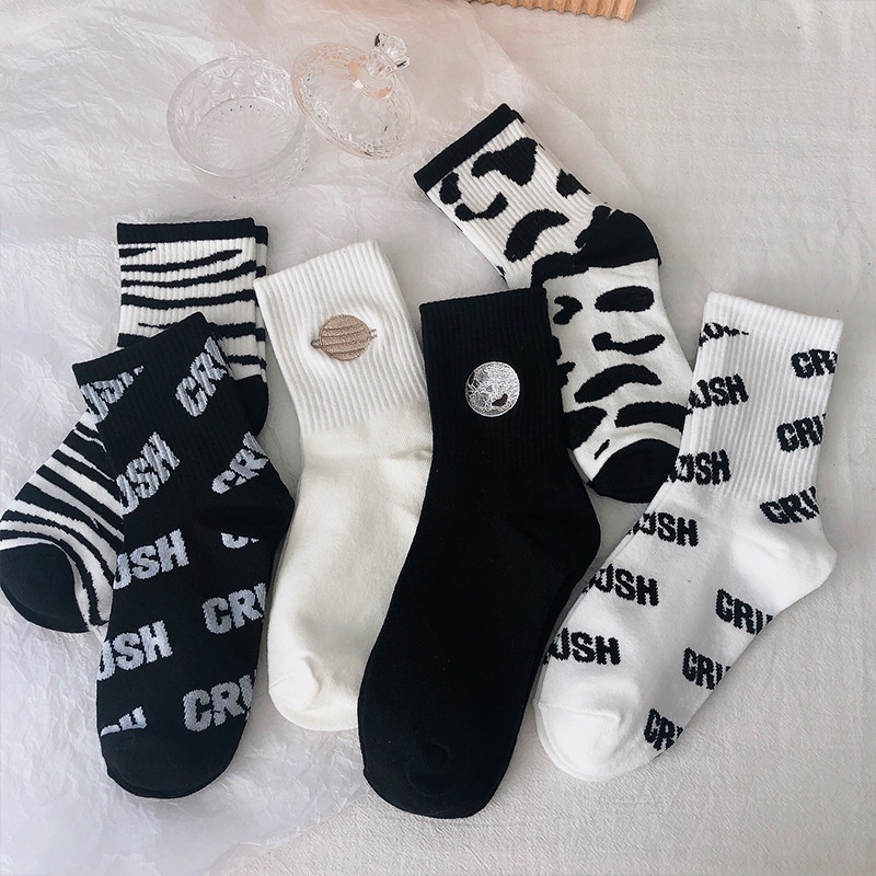 Vớ Cotton Cổ Vừa Họa Tiết Mặt Trăng Và Hành Tinh Màu Trắng Đen Thời Trang Cho Nam Và Nữ