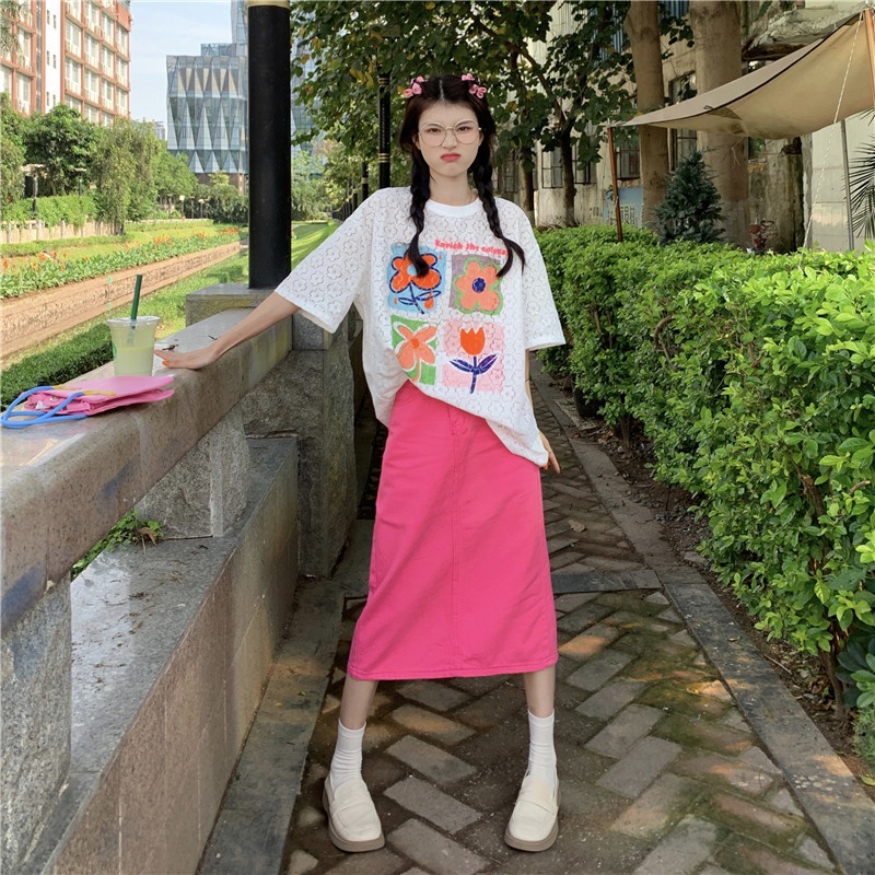 Áo Thun Ngắn Tay Dáng Rộng Xẻ Tà In Hoa Phối Ren Nữ Tính