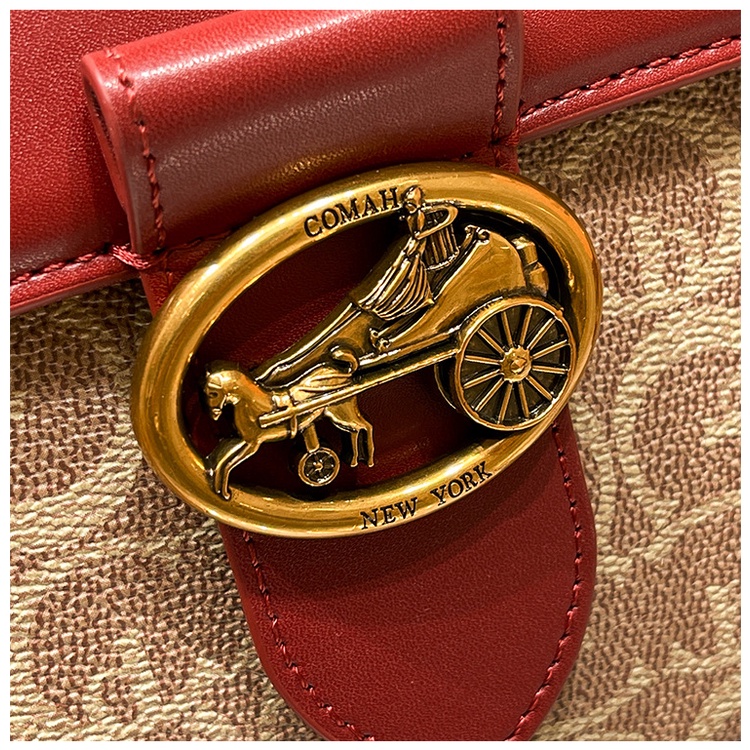 Túi Hộp Đeo Vai Famy Thời Trang Mới 2023