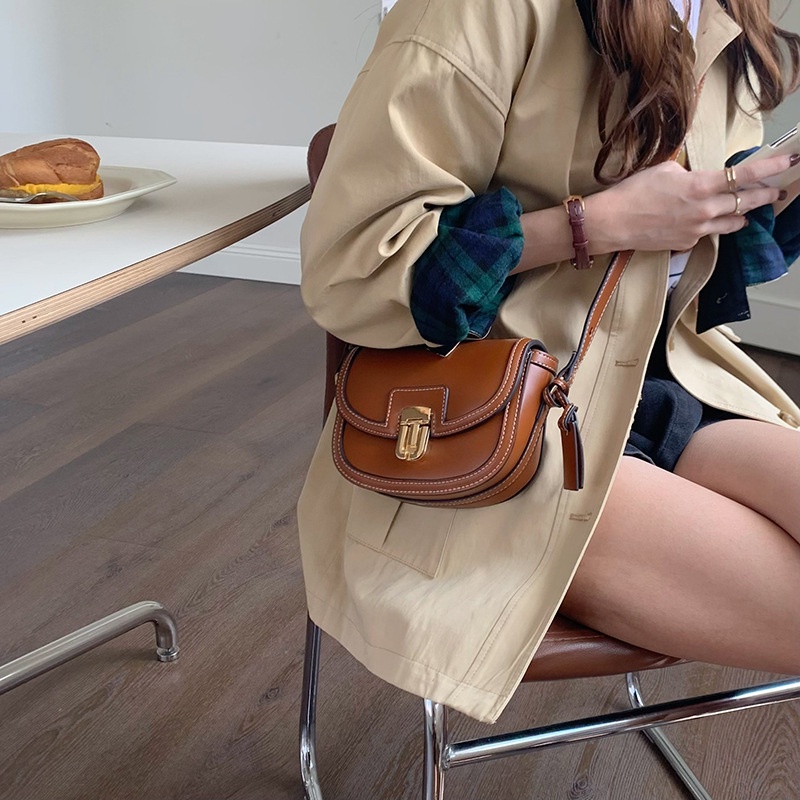 Túi Đeo Chéo Vai Màu Sắc Thời Trang Sành Điệu Dễ Phối Đồ Cho Nữ