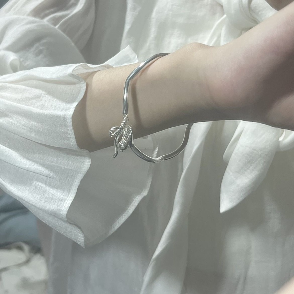 Vòng Tay Thắt Nơ Gắn Chuông / Bạn Thân Thời Trang Cho Bạn Gái