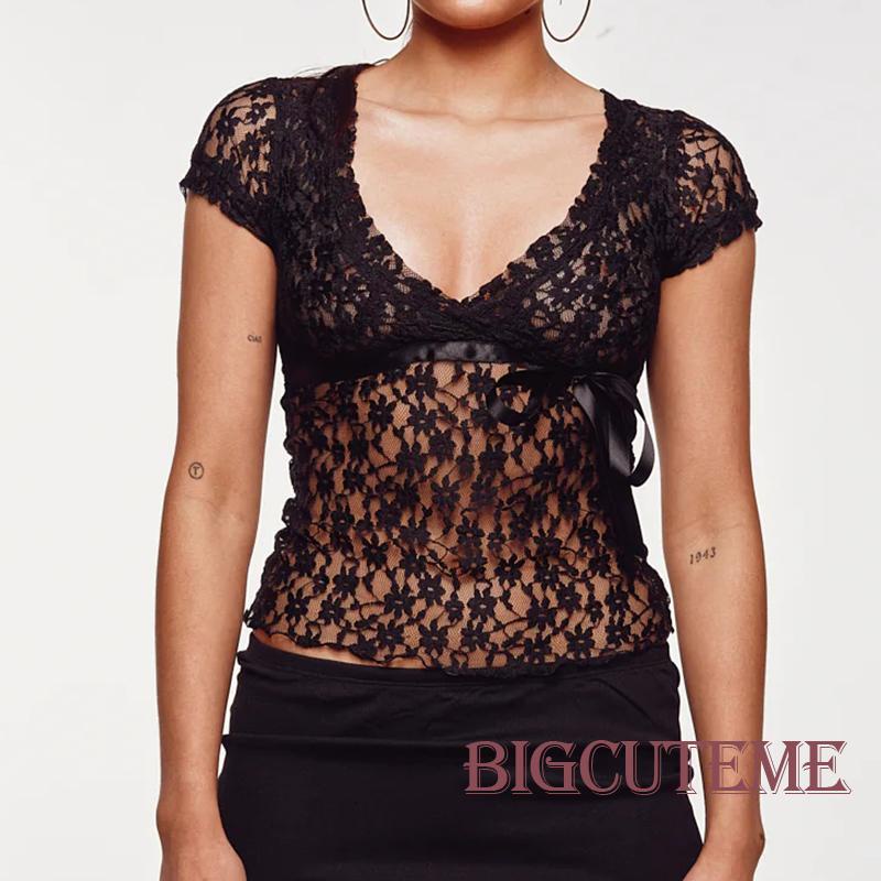 Áo Thun Ngắn Tay Cổ Chữ V Phối Ren Hoa Nhìn Xuyên Thấu Phong Cách Đường Phố Thời Trang Cho Nữ