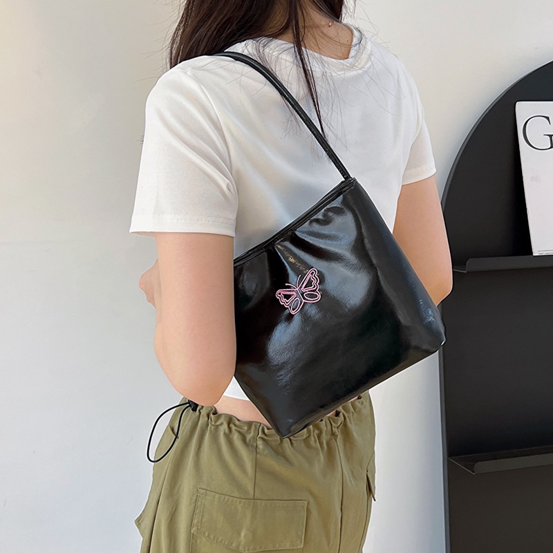 Túi Xách Màu Đen Bạc Thiết Kế Đơn Giản Thời Trang Cho Nữ