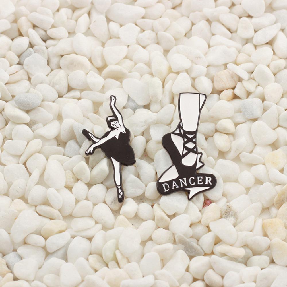 GIOVANNI Huy Hiệu Cài Áo Kim Loại Hình Thỏ Yoga Tráng Men Cho Nữ