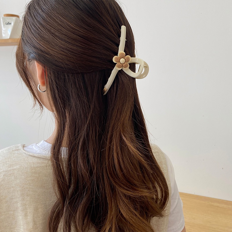 1 Kẹp Tóc Hình Cá Mập / Gấu Bằng Acrylic Dễ Thương Đa Năng Phong Cách Hàn Quốc