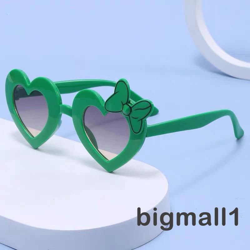 Kính Mát Gọng Trái Tim Chống Tia UV Dễ Thương Cho Bé Gái