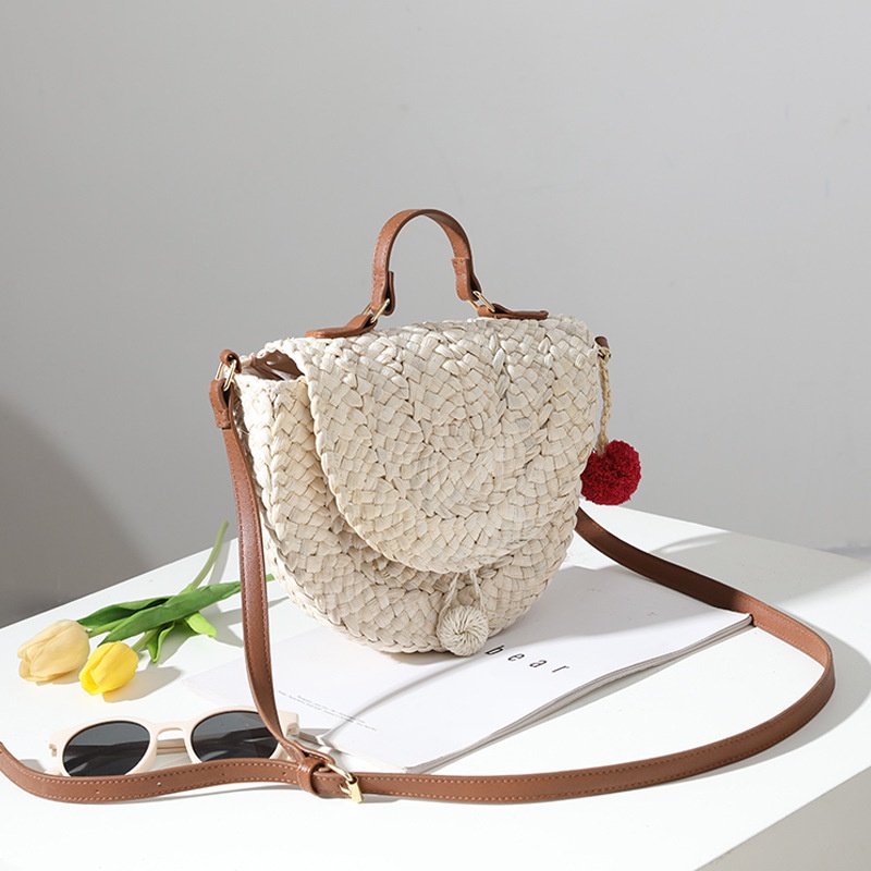 Túi cói Vai Đan Lát Đính Bóng Lông Dễ Thương Cho Nữ