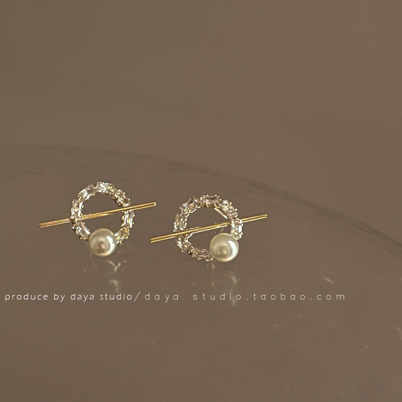 Khuyên Tai Tròn Đính Ngọc Trai Sang Trọng