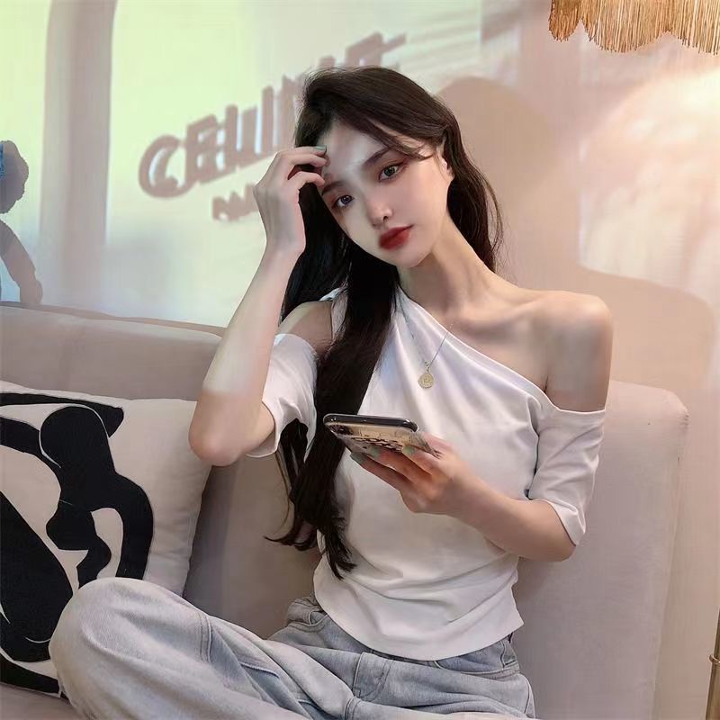 Áo Kiểu Ngắn Tay Trễ Vai Form Ôm Phong Cách Quyến Rũ