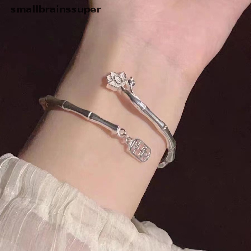 Vòng Đeo Tay May Mắn Dạng Hở Bằng Tre Điều Chỉnh Được Mặt Chữ Lucky Màu Bạc Thời Trang Cho Nữ