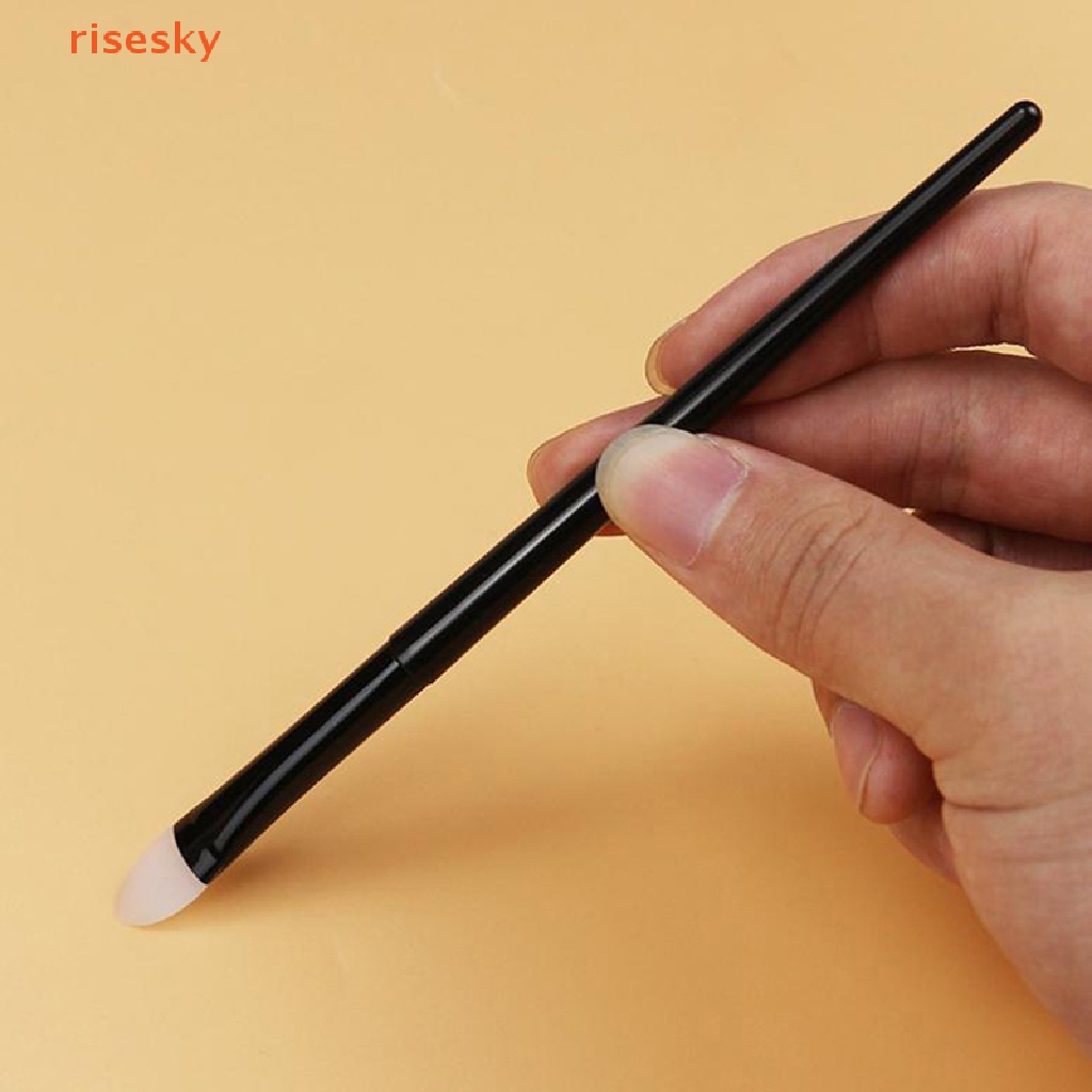 1 Cọ Trang Điểm Mắt Môi Tay Cầm Bằng Silicone Tiện Lợi