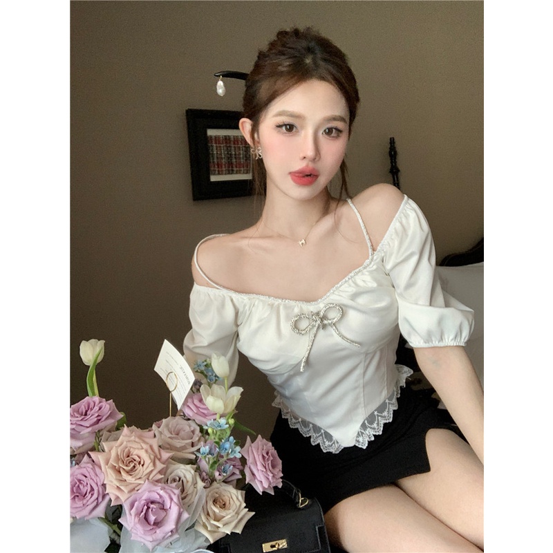 Áo Thun Cổ Phẳng Viền Ren Kiểu Cách Sang Trọng