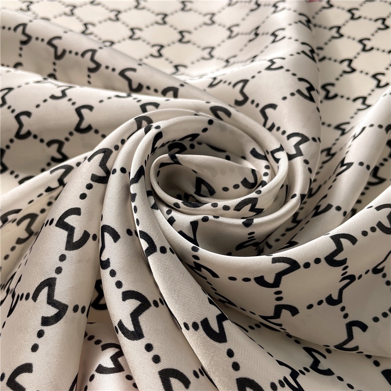 Khăn Choàng Cổ Hình Vuông 70x 70cm In Họa Tiết Hoa &amp; Chữ M Bằng Lụa Thời Trang Cho Nữ