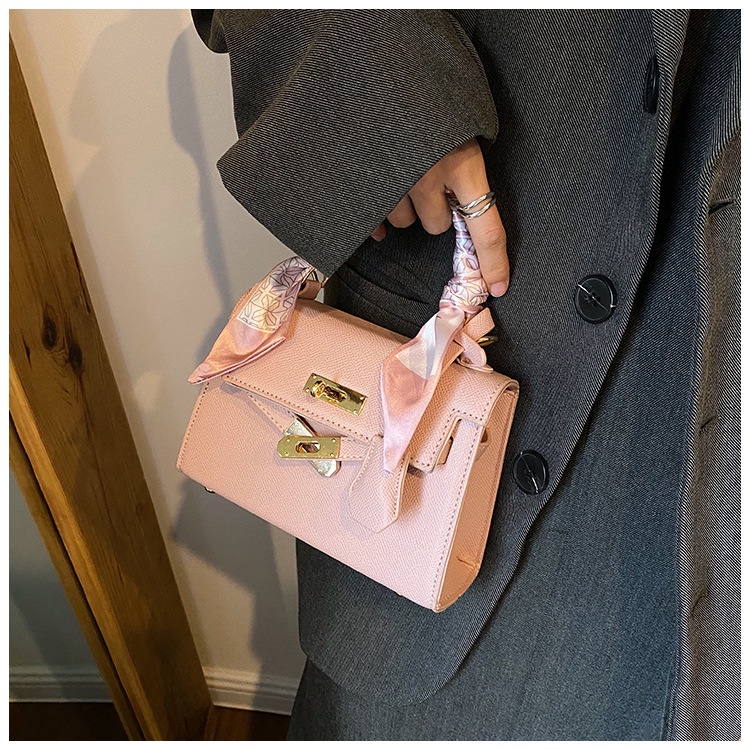 Túi Đeo Chéo Mini Màu Hồng Họa Tiết Da Trái Vải Phong Cách Mới Cho Nữ