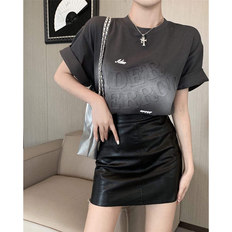 Áo Thun Tay Ngắn Cổ Tròn Dáng Rộng Họa Tiết Sơn Dập Nổi Cá Tính