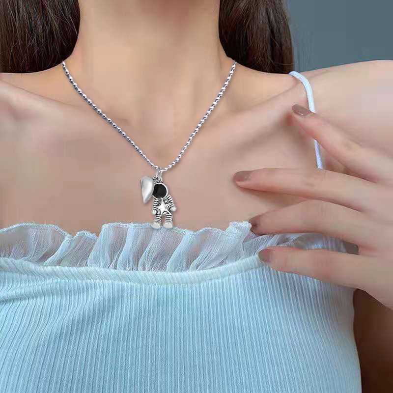Bộ 2 Vòng cổ Mặt Hình Phi Hành Gia / Trái Tim Có Từ Tính Thiết Kế Tối Giản Thời Trang Cho Cặp Đôi