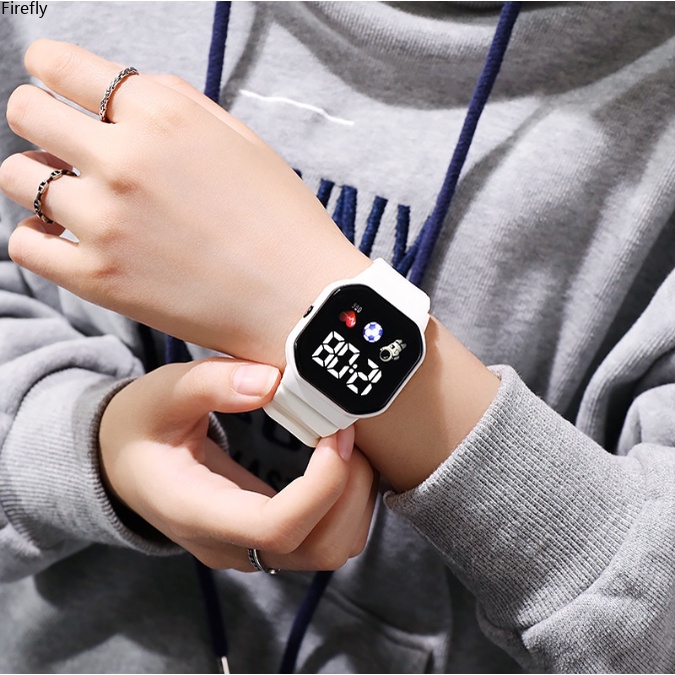 coza Cod 【còn hàng】Đồng hồ thông minh có đèn LED dành cho trẻ em Đồng hồ báo thức phi hành gia Đồng hồ theo dõi cá tính cho bé trai với dây đeo bằng da mềm chống nước màu đen,