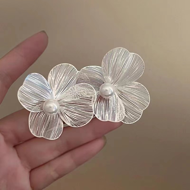 2023 hoa tai bạc phong cách mới cô gái mùa hè hoa tai phong cách phóng đại hoa tai