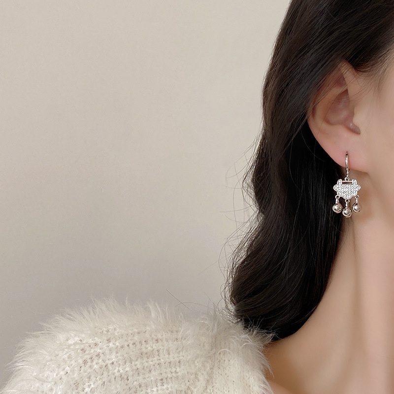 2023 hoa tai bạc phong cách mới cô gái tính khí mùa hè retro khóa an toàn hoa tai mặt dây chuyền