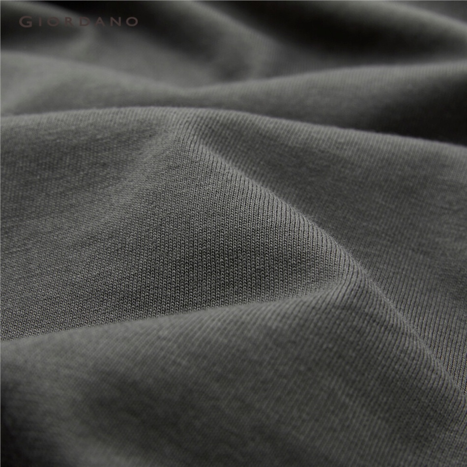 Áo thun GIORDANO 13093793 cotton tay dài in họa tiết cổ điển