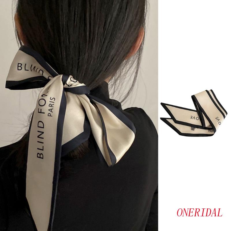 Khăn Satin Dài In Chữ Phối Màu Tương Phản Phong Cách Vintage