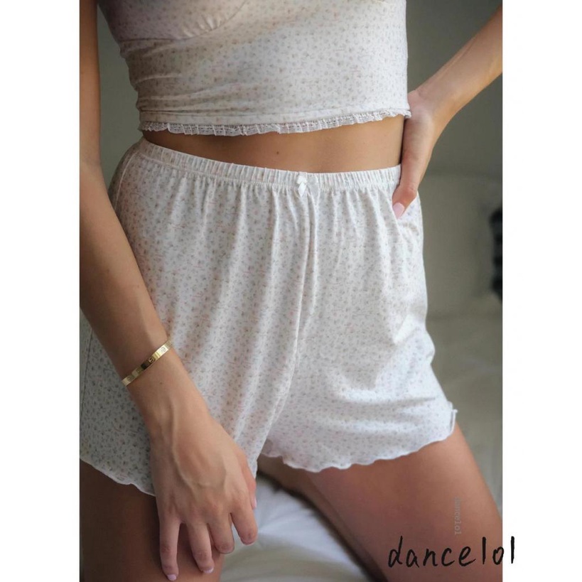 Set Áo Croptop Trễ Vai + Quần Sọt Lưng Cao Hoạ Tiết Hoa Nữ Tính 1O1