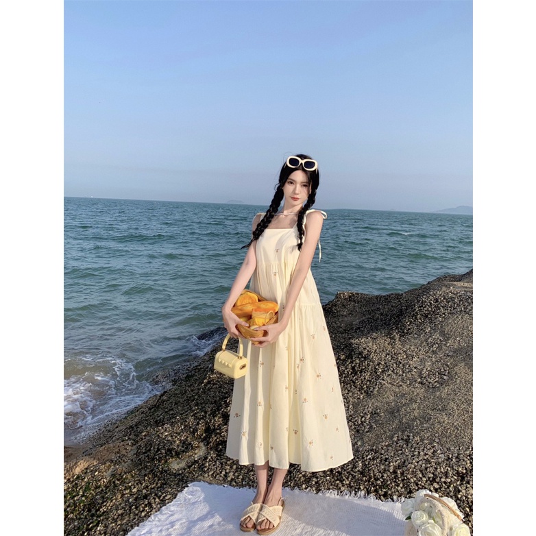 Đầm Hai Dây Thêu Hoa Xinh Xắn Thời Trang Đi Biển Cho Nữ
