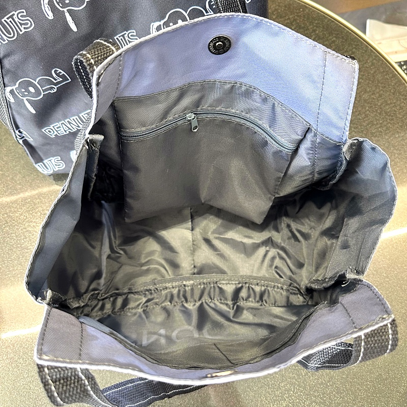 Túi Xách Đeo Vai Cỡ Lớn Chất Liệu Nilon Chống Thấm Nước In Hoạ Tiết Snoopy Xinh Xắn