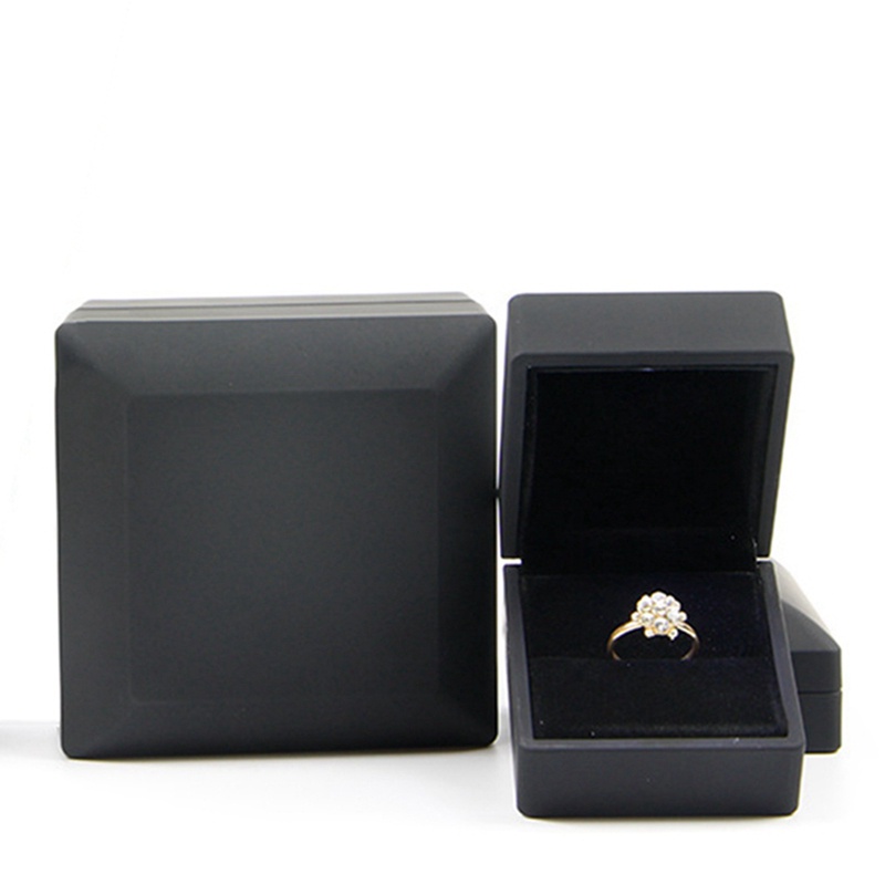 Hộp Đựng Trang Sức Có Đèn LED Tiện Dụng