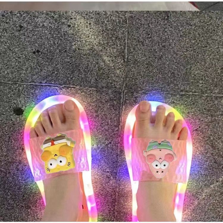 Hàng Có Sẵn Dép Sandal Đi Trong Nhà Đế Bằng Có Đèn Chiếu Sáng Dành Cho Học Sinh Ký Túc Xá