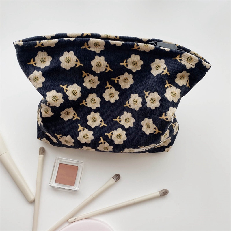 Túi Đựng Mỹ Phẩm Bằng Nhung Kẻ Hình Hoa Mận