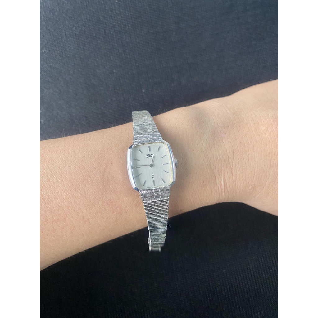 Đồng hồ nữ size nhỏ dạng còng, lụa, dây kim loại siêu xinh hàng 2hand, vintage bãi Nhật
