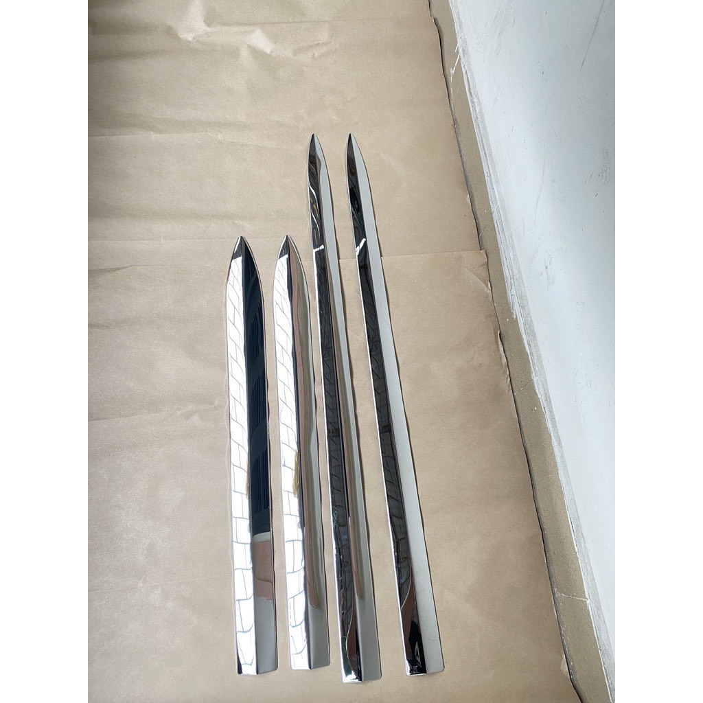 Nẹp sườn hông xe Toyota Veloz, Toyota Avanza 2022 2023 mạ crom cao cấp