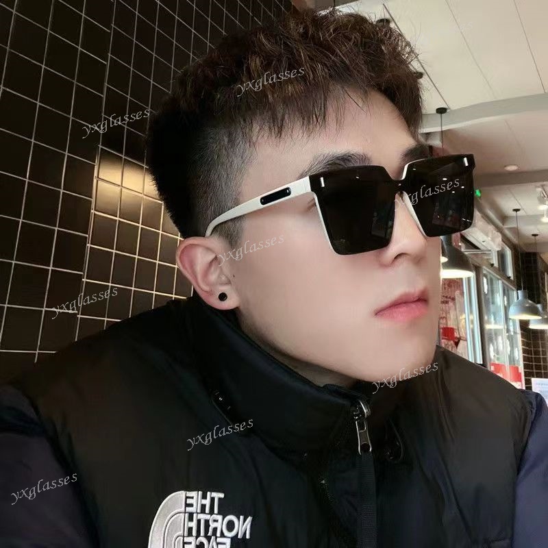 Kính Mát Chống Tia UV Gọng Vuông Lớn Thời Trang Cho Nam Và Nữ
