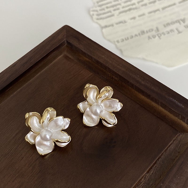 Bông Tai Hình Hoa Đính Ngọc Trai Cao Cấp Sang Trọng