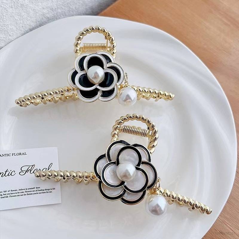 Kẹp Tóc Xoăn Hình Cá Mập Đính Hoa Trà Đen Trắng Dễ Thương Cho Bé Gái