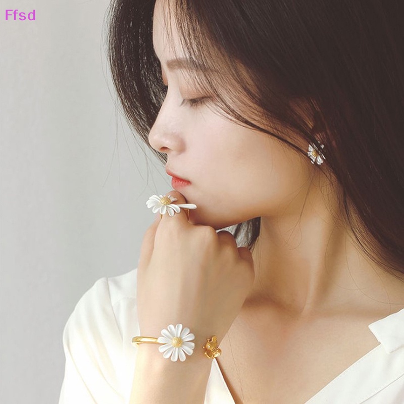 {Ffsd} Bông Tai Xỏ Lỗ Hình Hoa Cúc Nhỏ Dễ Thương Phong Cách Hàn Quốc Cho Nữ * Bán Chạy