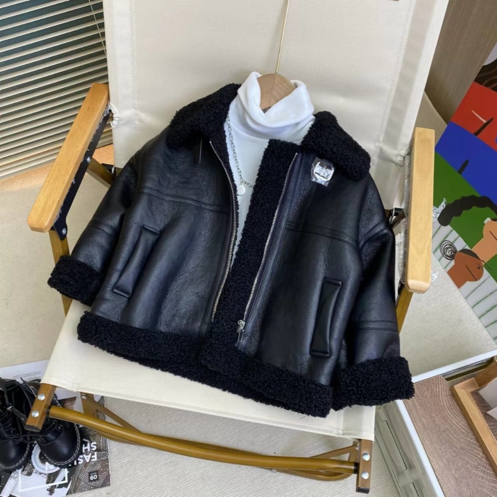 2023 phong cách mới áo khoác da bé trai mùa thu đông áo khoác trẻ em áo khoác lông cừu mát mẻ all-match ve áo