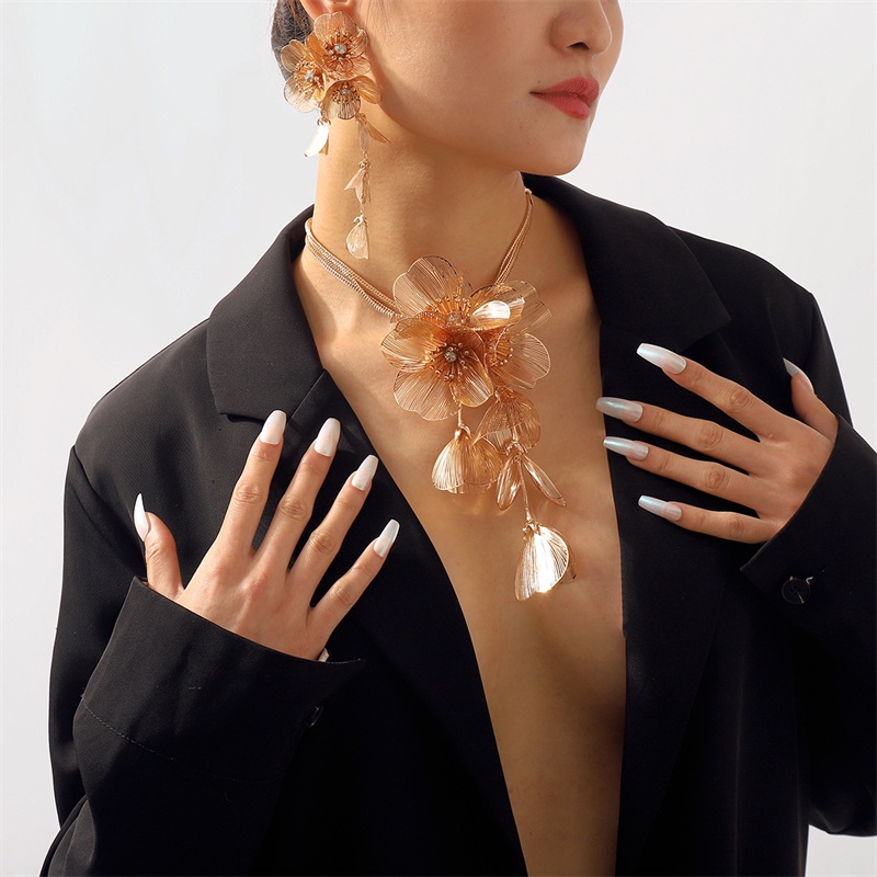 Vòng cổ Ba Chiều Bằng Kim Loại Hình Hoa Ba Chiều Phong Cách Ba Chiều Âu Mỹ ZA