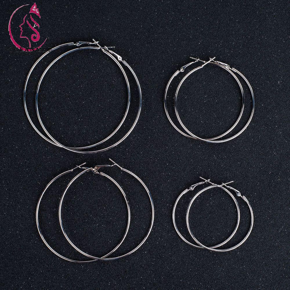 Khuyên Tai Nữ Trang Dáng Tròn Tạo Hình Độc Đáo