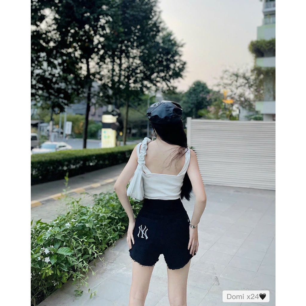 Quần Sọt Jean Nữ Mẫu Trơn Tua Lai Thêu Logo Túi Sau Siêu Xinh