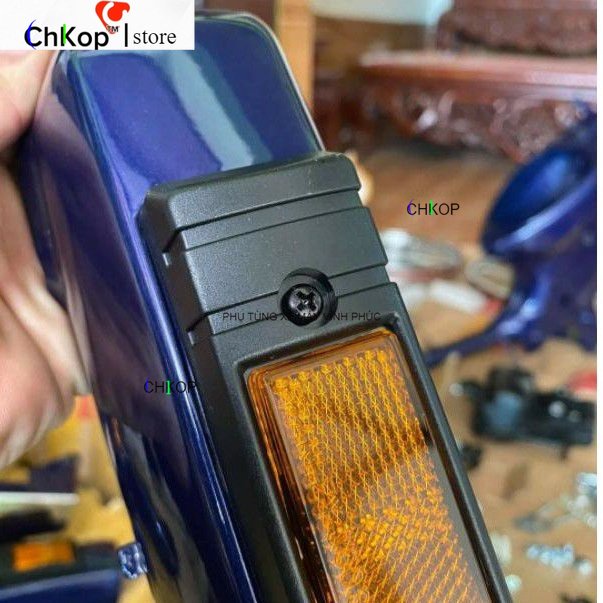 2 ốc bắt mắt mèo trước, phản quang xe DREAM  zin honda . vít 4x10 -Chkop