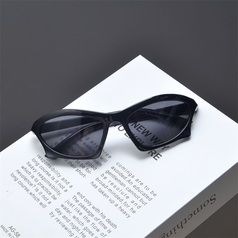 Kính Mát Phong Cách Punk Âu Mỹ Cổ Điển Cá Tính Dùng Làm Đạo Cụ Chụp Ảnh Đường Phố Cho Nam Và Nữ