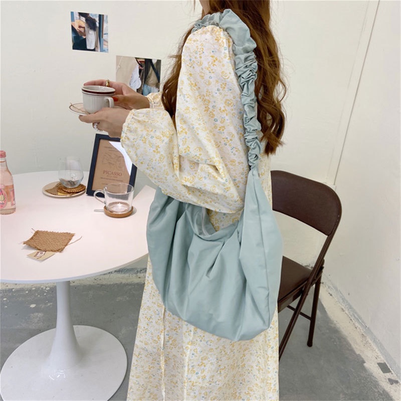 Túi Đeo Chéo Hình Lá Sen Xếp Ly Phong Cách Hàn Quốc Cho Nữ