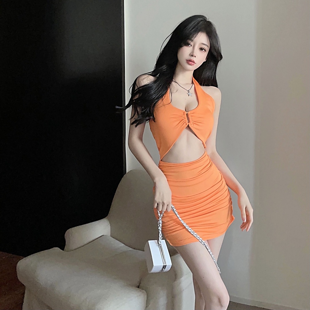 Đầm Ôm Cổ Yếm Phong Cách Thời Trang Mới Quyến Rũ