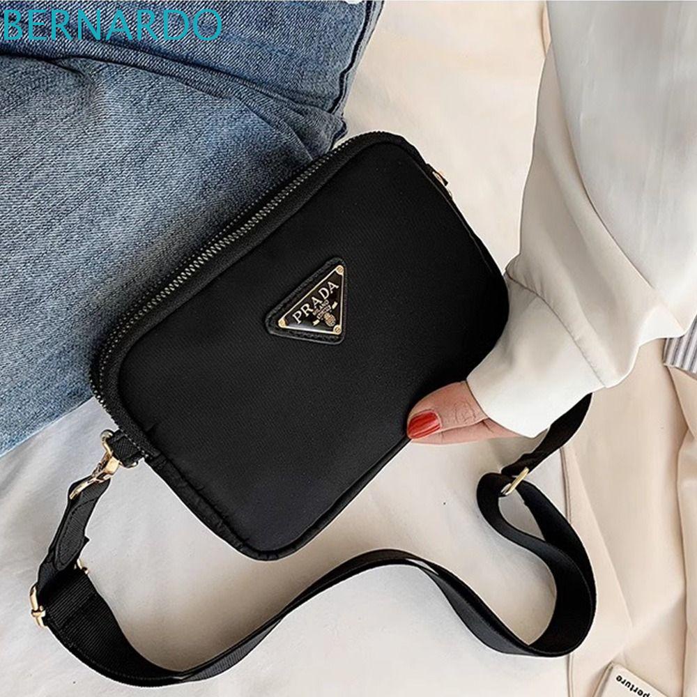 Túi Đeo Chéo Mini Hình Tam Giác Màu Đen Bằng Nylon Phối Dây Đeo Sợi Xích Thời Trang Cho Nữ